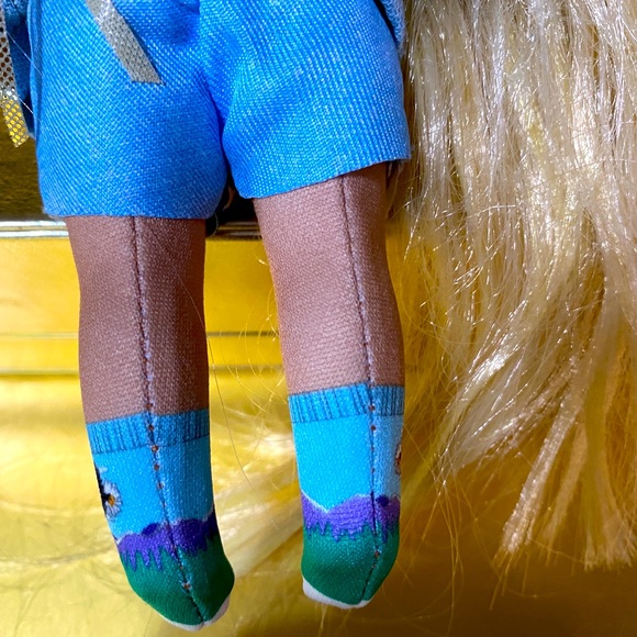 NA NA NA SURPRISE PATRIOTIC ERIKA FEATHERTON FASHION GLAM DOLL SRIES (2) 7.5” - Picture 12 of 14